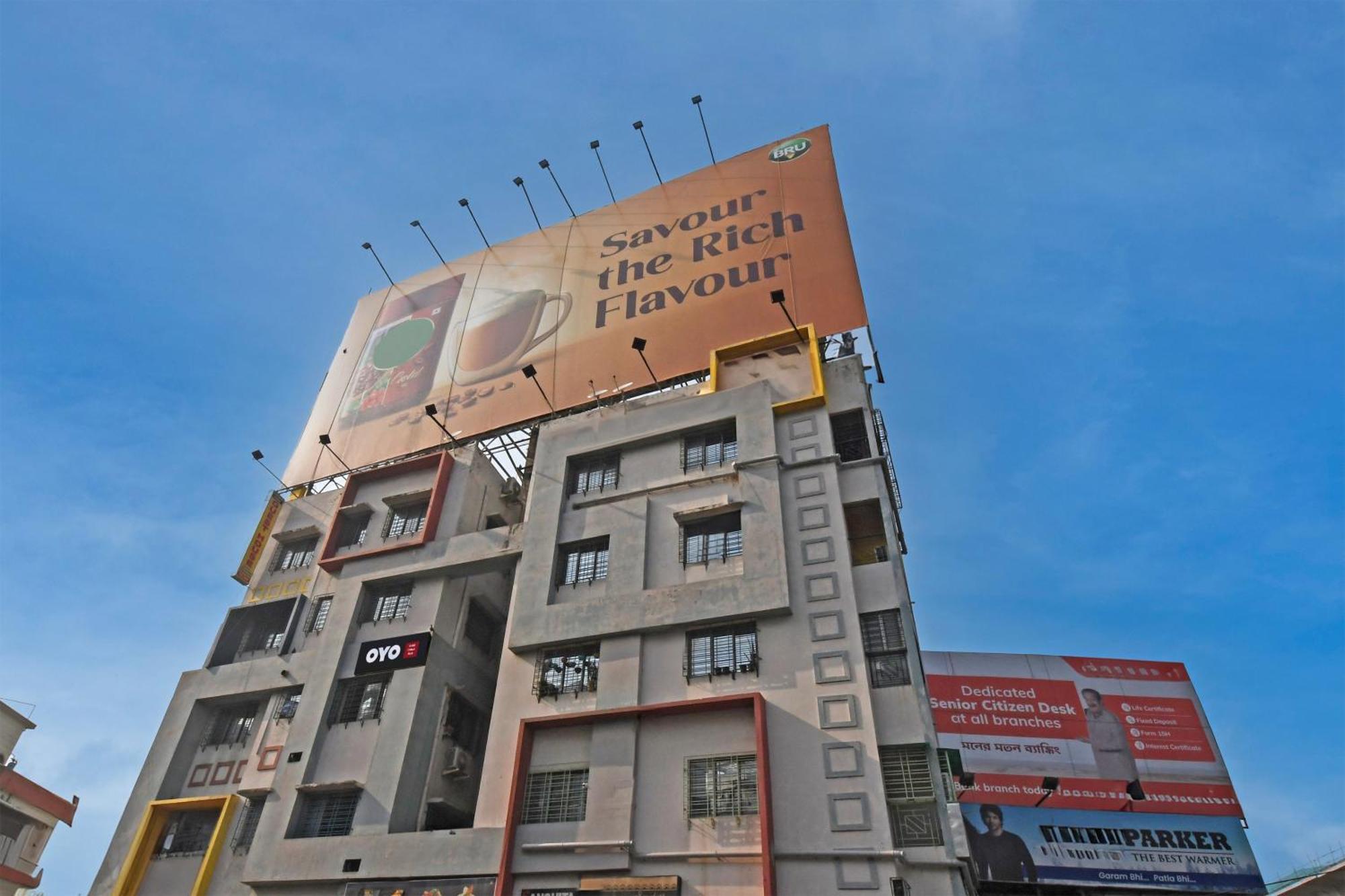 Oyo Hotel Chinar Park Калькутта Экстерьер фото