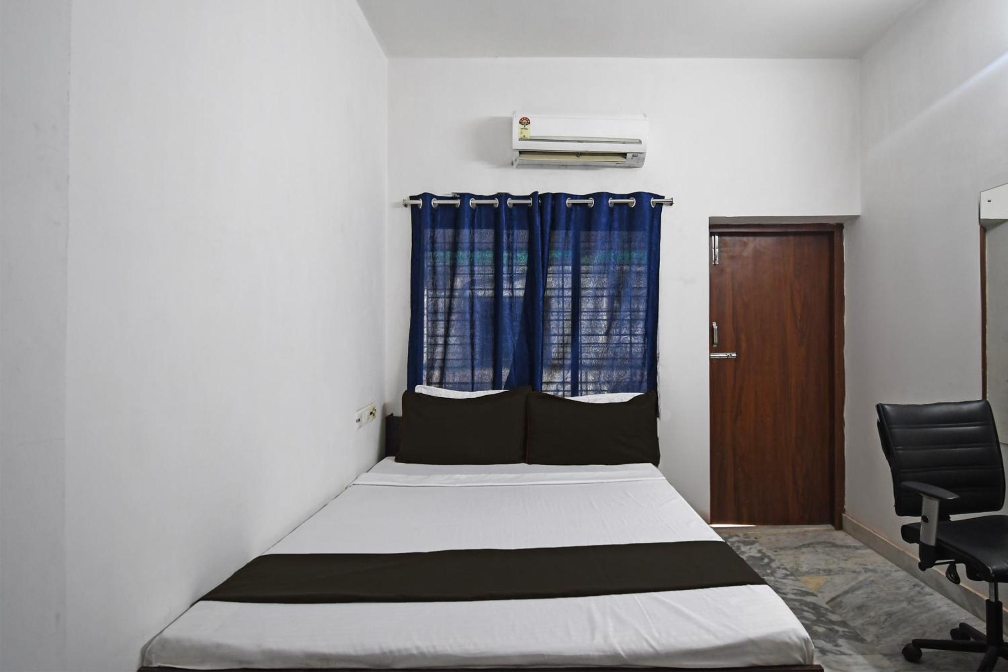Oyo Hotel Chinar Park Калькутта Экстерьер фото